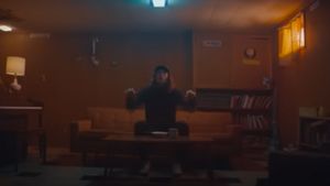 Dalem Banget! Berikut Makna Lagu <i>Someone to Stay</i> oleh Vancouver Sleep Clinic