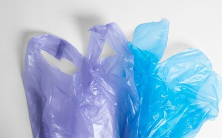 Atasi Polusi Plastik, Paris Berikan Tas Antipolusi untuk Bayi