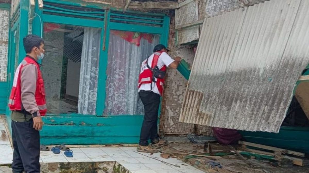 BPBD：Cianjur的118所房屋被龙卷风破坏，4座几乎被夷为平地