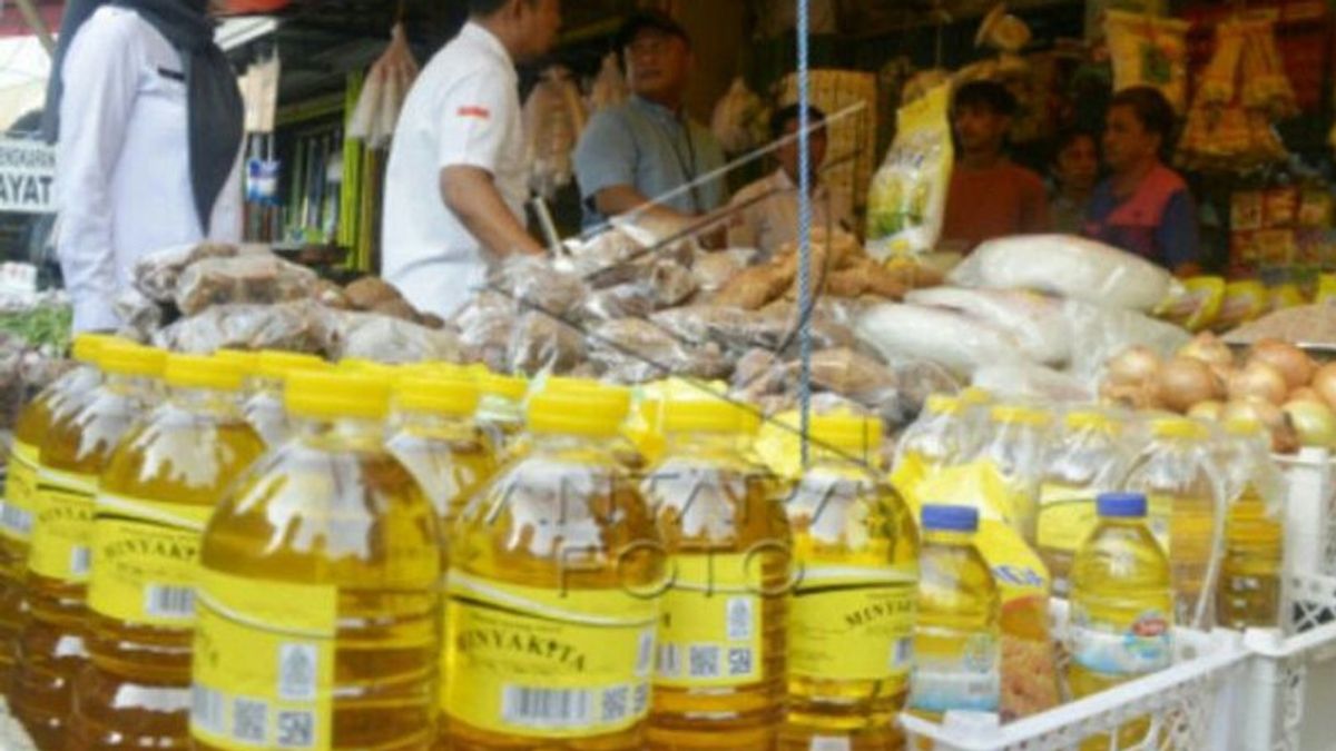 KPPU Makassar تتلقى معلومات حول ممارسات البيع المشروط لزيت الطهي