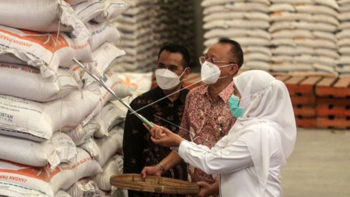 Head Of Bulog Warehouse Surabaya Transferred Because Of Viral Buruh Based On Rice Bath