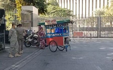 Penertiban PKL di Kawasan Masjid Istiqlal Terkendala, Pedagang Bersikeras Tidak Mau Pindah