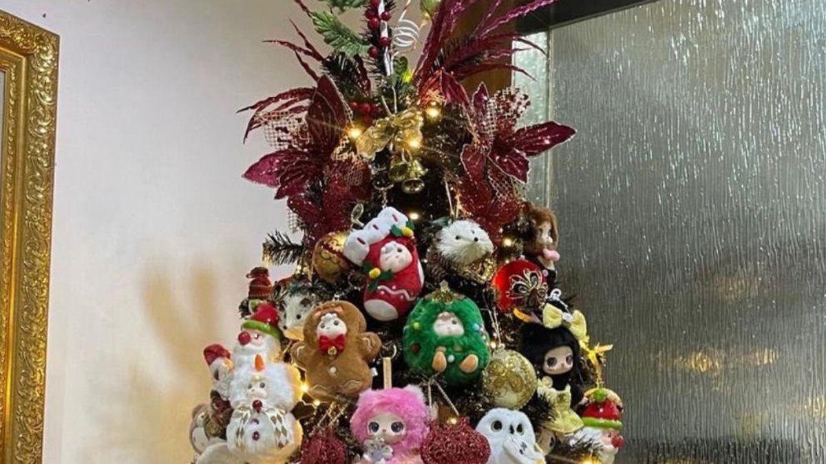 Unique Christmas Tree Viral With Labu Doll Ornamentals