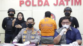 承诺通过警察学院与印尼盾 21 亿存款， 东爪哇警方逮捕苏拉巴亚居民
