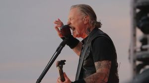 Metallica Batalkan Dua Konser untuk Pemulihan James Hetfield
