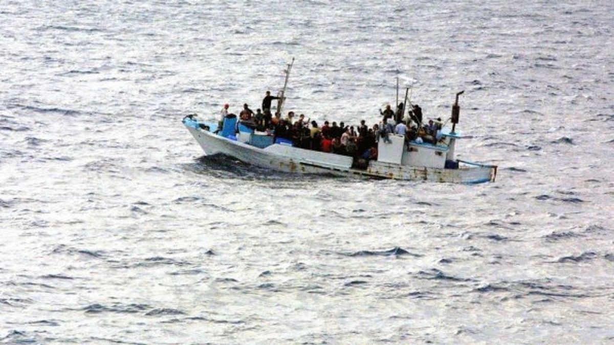 16岁的伊拉克女孩在一艘移民船上被强奸,最终在地中海沉没