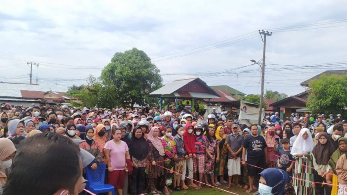 Chaotic When Thousands Of Residents Queue For Cooking Oil In Bengkulu