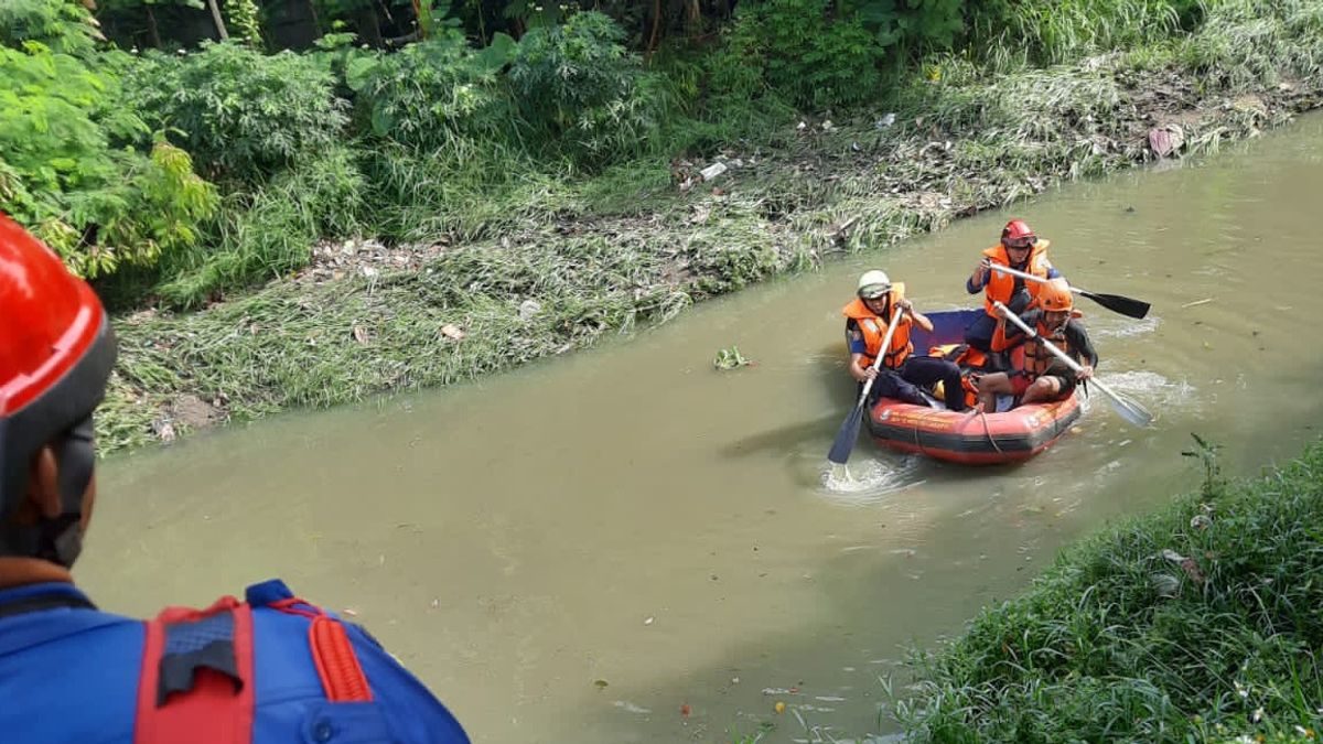 Petugas Gabungan Masih Cari Bocah 11 Tahun Berkebutuhan Khusus yang Terseret Aliran Kali di Cakung