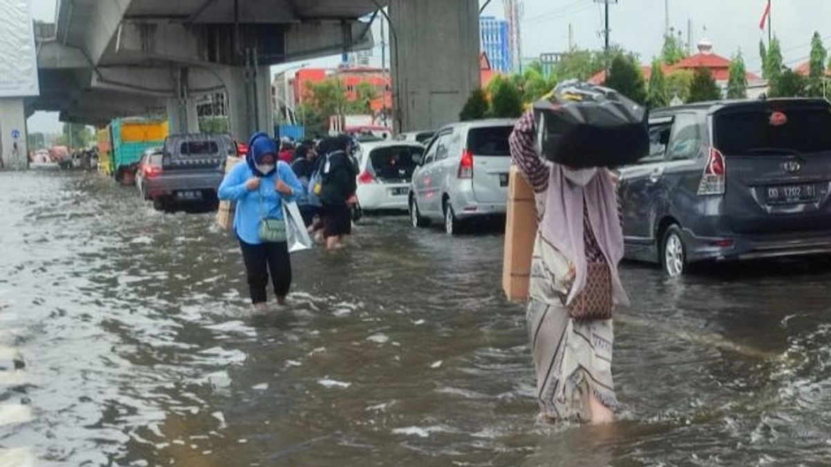 BMKG: The Rob Flood In Makassar City Was Triggered By Sea Waves Rising To A Height Of 4 Meters