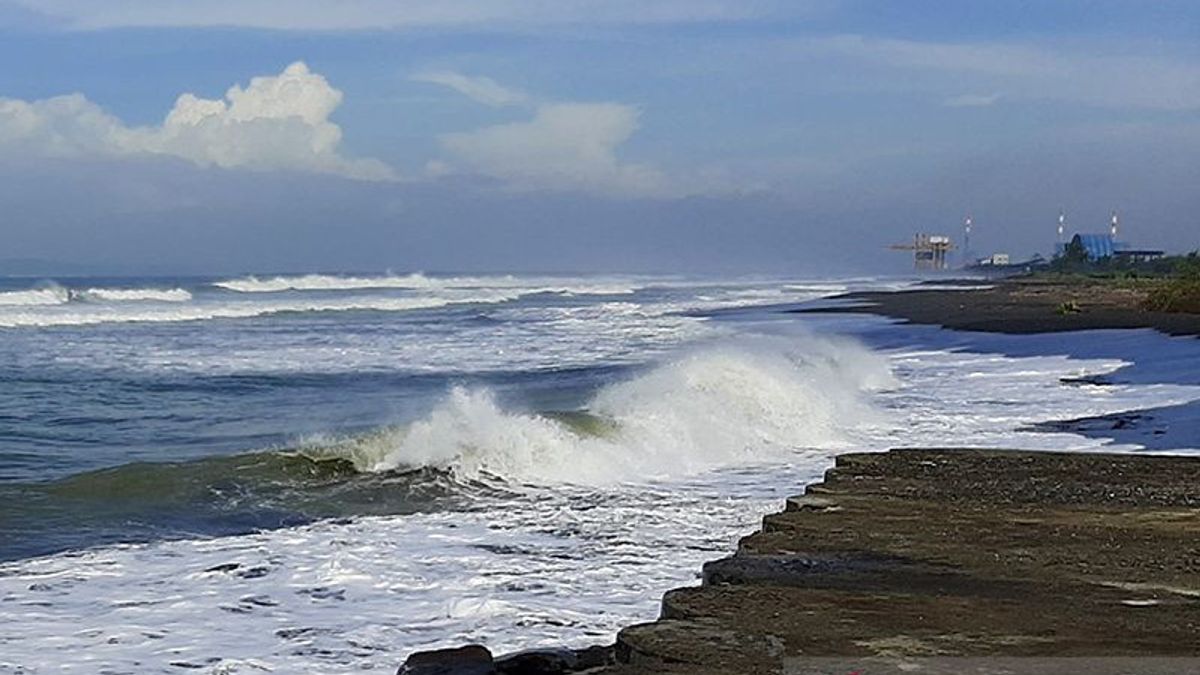 Imbas Siklon Tropis Isla, BMKG Minta Warga Menunggu Waktu Berbuka di Pantai Selatan Jabar-DIY Tak Berenang