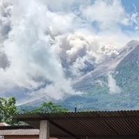 Gunung Merapi Erupsi Terbesar Kedua Tahun Ini, Hujan Abu Tipis Menyebar Hingga 33 Km dari Puncak