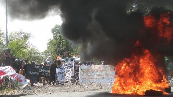 Une Démo Commémorative Du Sang Commémorant La Mort Des étudiants De L’UHO Randi Et Yusuf à Kendari Se Réchauffe