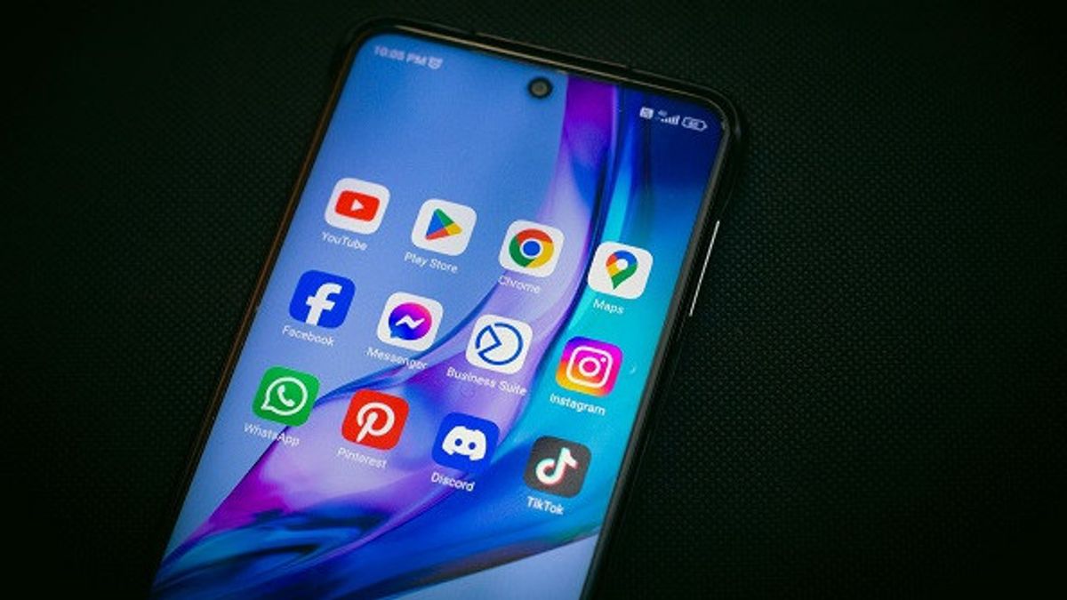 California Bans Addictive Feeds For Children, Facebook And TikTok Can Get Rocked