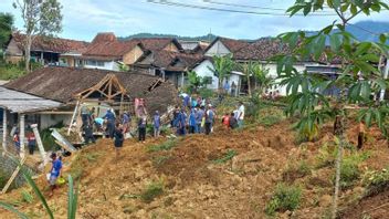 Acting Regent Ensures Relocation And Help Relocation Regency Government Build Landslide Victims' Houses In Ponorogo