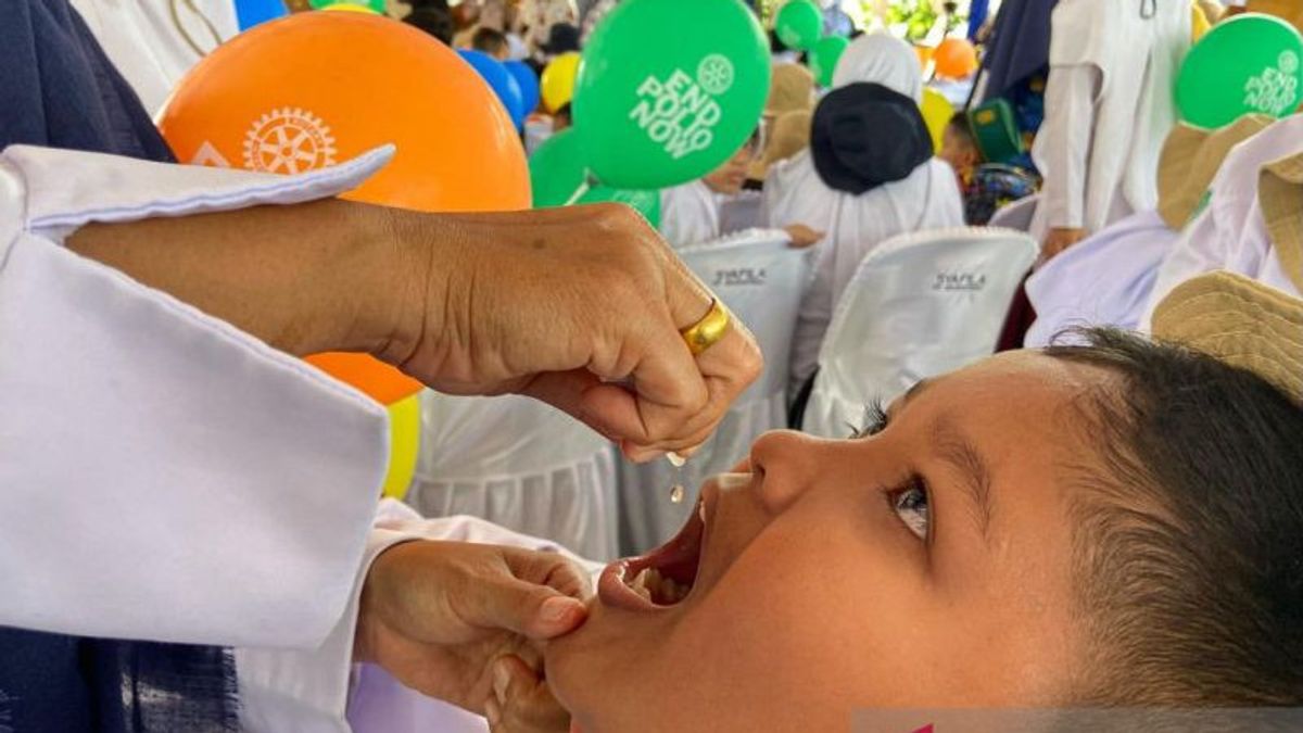 ディンクスは、110万人のアチェの子供たちが点滴ポリオ予防接種を受けたと言います
