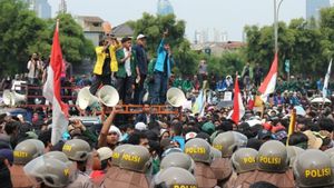 In Addition To The Ojol Demo, Students Also Hold Demonstrations In Monas Area