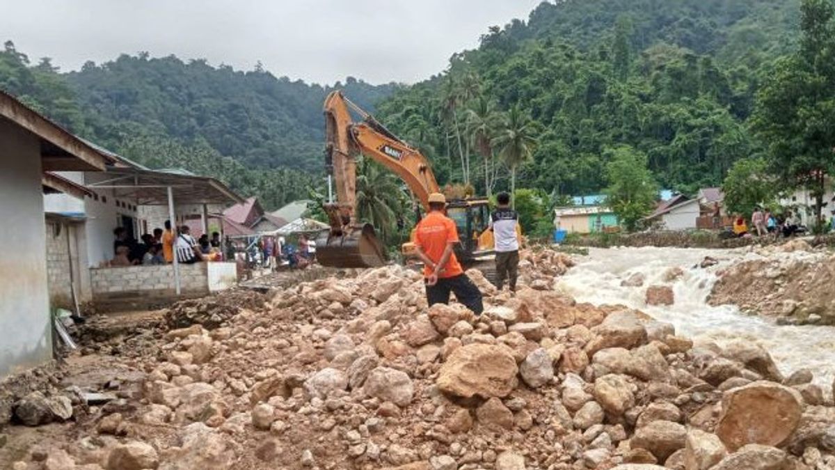 Warga Korban Banjir di Morowali Utara Dievakuasi BPBD