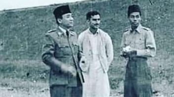 Viral Foto Ayah Rizieq Shihab Berdiri Bersama Presiden Soekarno dan Jenderal Soedirman