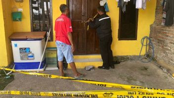 スマランの家の外からロックされて殺害された女性、警察は家庭内暴力の被害者を疑う 