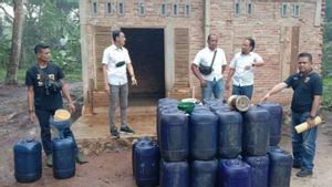 Polisi Amankan Ribuan Liter BBM yang Ditimbun di Rumah Kosong di Lampung Timur