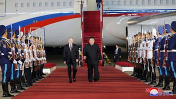 かつての元妻、アメリカ大統領、金正恩が待っていたウラジーミル・プーチンがエルドアンに「カルマ」を抱きしめられた