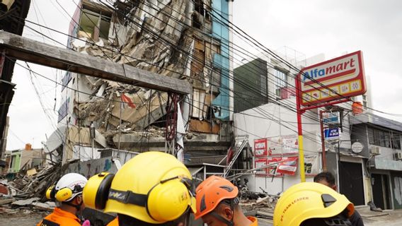 Bagaimana Hujan Sebabkan Gedung di Palmerah Roboh