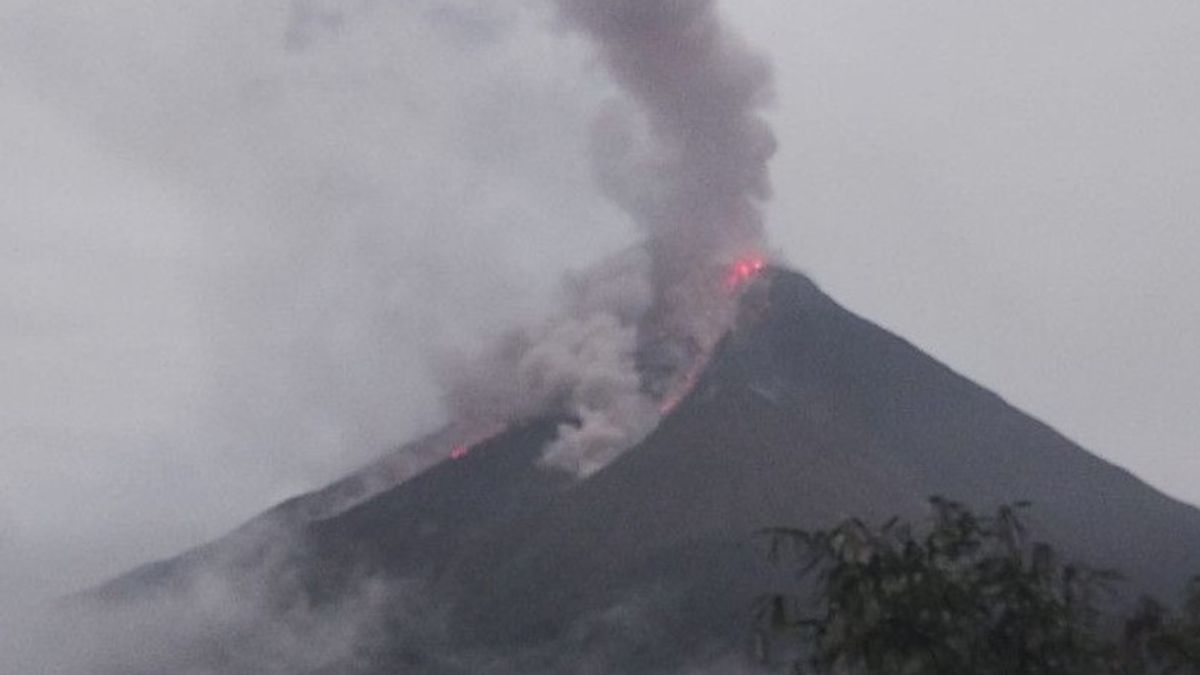 PVMBG Minta Masyarakat Patuhi Radius Bahaya Gunung Karangetang Sulut