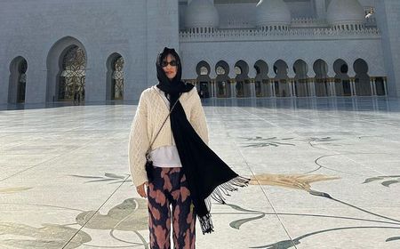 Jennie BLACKPINK Pakai Hijab di Masjid Sheikh Zayed Abu Dhabi