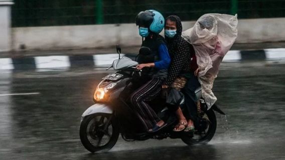 BMKG: 92Sサイクロンの萌芽の影響を受けて、エストレムの雨はスマトラ・ジャワを浸水させる可能性がある