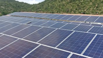 DKIの10の学校と12のプスケスマは太陽光発電からの電力を使用します