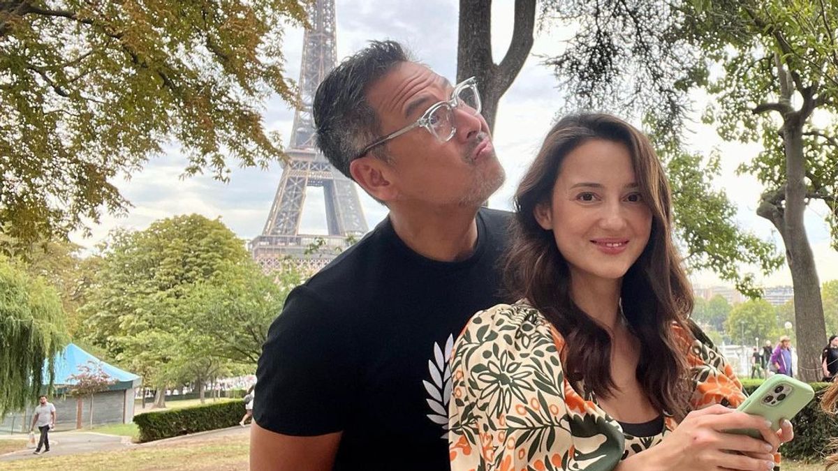 Julie Estelle Responds To Husband's Questions Thought To Have A Boy
