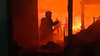  Kerugian Kebakaran Gudang Perabotan di Mataram Capai Rp1 M, Polisi Turun Tangan 