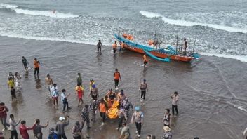 anan touriste disparu sur la plage de Pangandaran, retrouvé mort