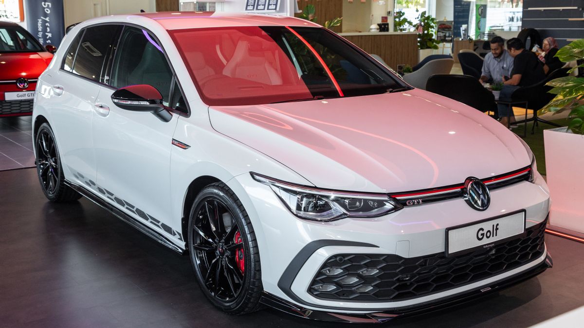 يطلق في ماليزيا ، هذا هو الاختلاف في المواصفات وسعر فولكس واجن جولف GTI Edition 50 2024 طراز