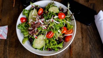 Salad Ternyata Tidak Dianjurkan untuk Dimakan pada Malam Hari, Kenapa?