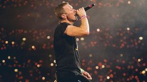 Chris Martin Tanggapi Seruan Pembatalan Konser Coldplay di Malaysia