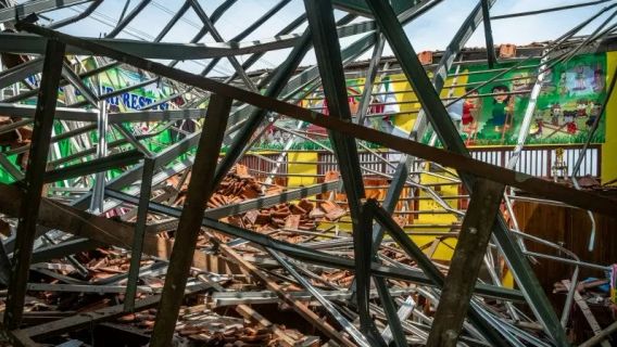 Students Of SMPN I Lebak Who Were Crushed By A Building, It Turns Out That They Are Preparing A Surprise On National Teacher's Day