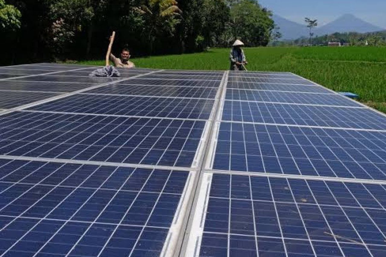 環境ケアのための引退鉱山、PTBA土地埋立のための太陽光発電所の設立
