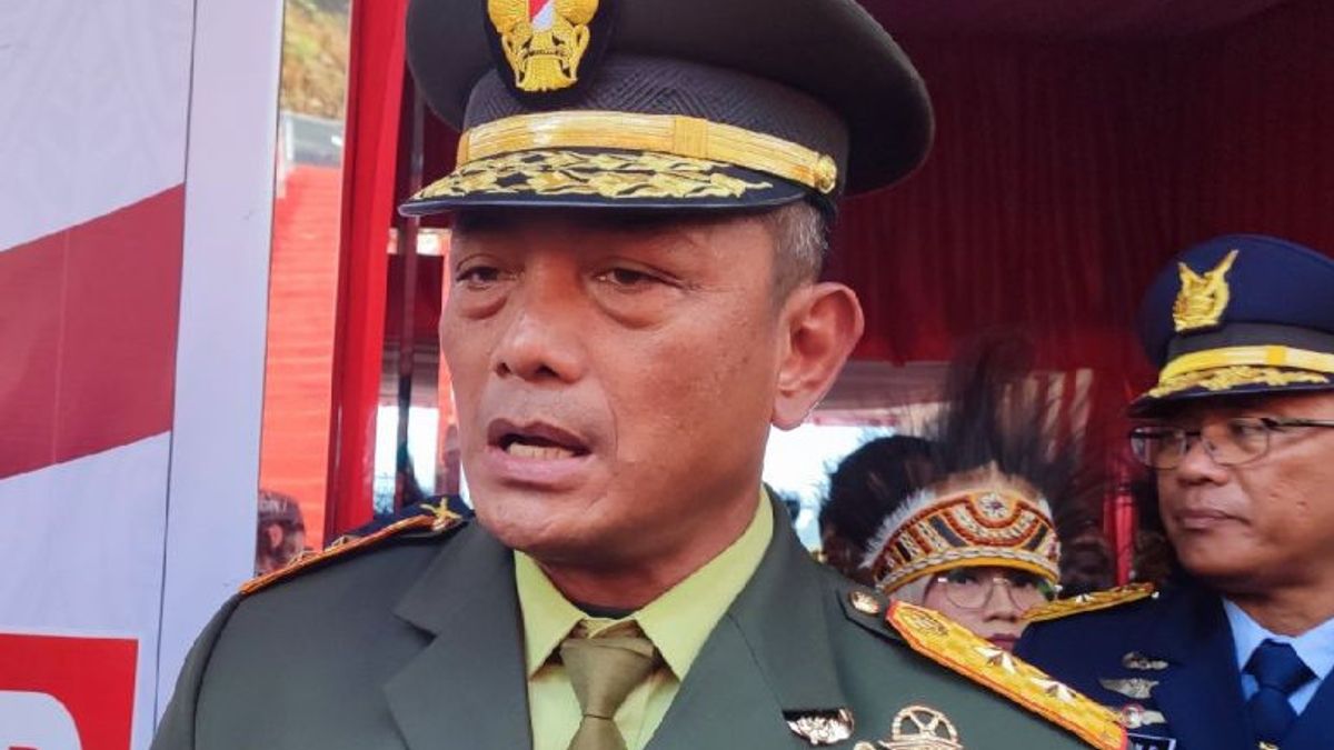 TNI Sita Lima Pucuk Senjata Rakitan Dari Headquarters KKB Alururu