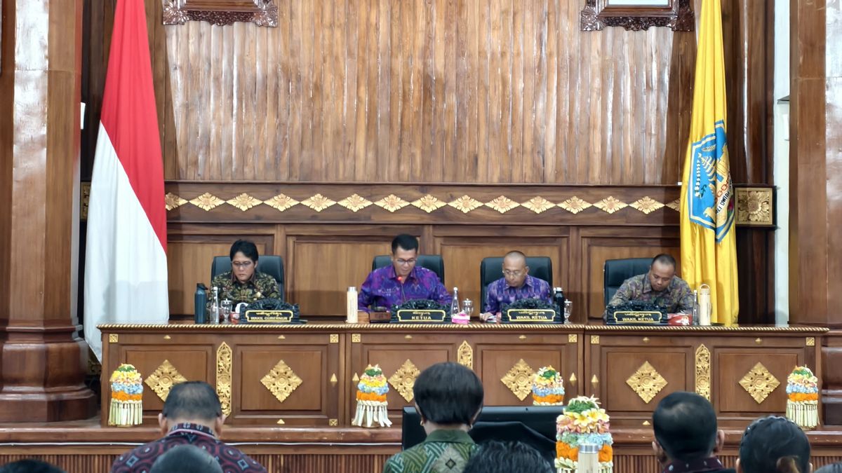 DPRD Setujui Aturan Sopir Taksi Online Wajib Ber-KTP Bali 