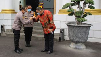 Whisnu Sakti Buana Jadi Plt Wali Kota Surabaya, Langsung Audiensi Bahas Pengamanan Masa Liburan