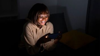 Psikolog Ingatkan Risiko Doomscrolling dan Strategi Mengendalikannya