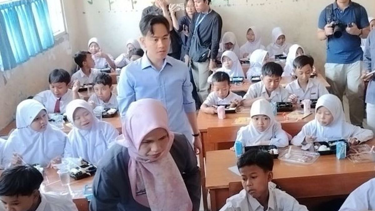 Gibran Uji Coba Makan Bergizi Gratis di SDN Sentul Bogor