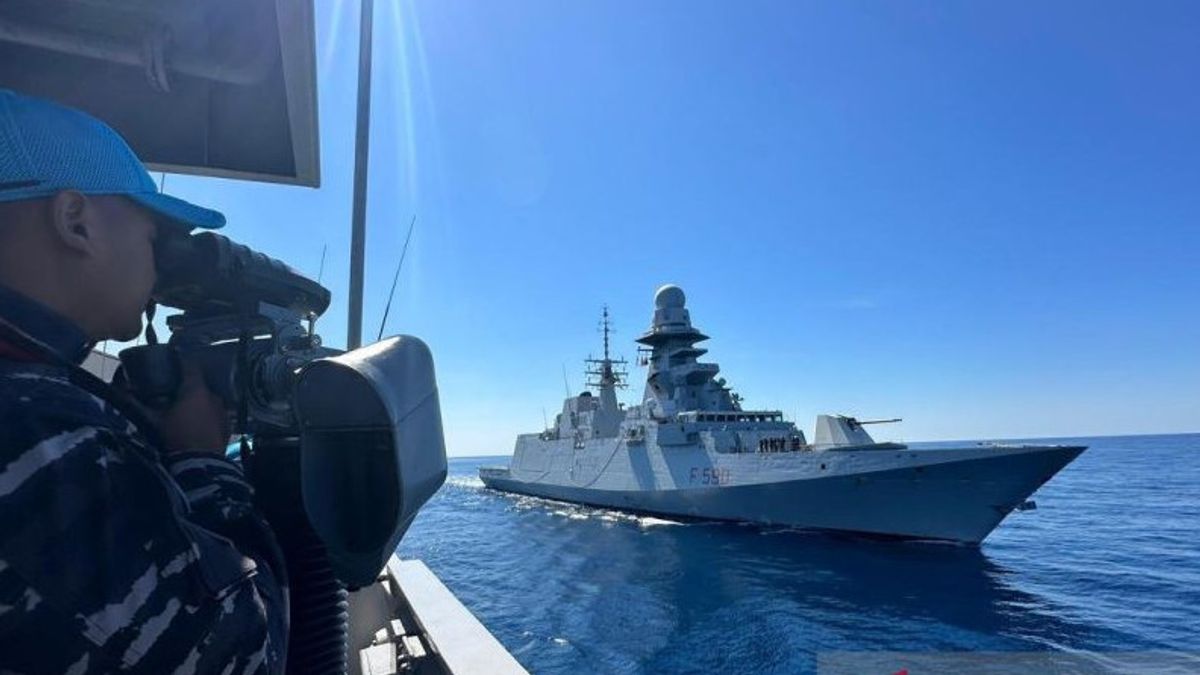 Le KRI reçoit un entraînement conjoint au navire de guerre de l’OTAN en Méditerranée