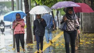 Cuaca Senin 9 September, Sebagian Wilayah Jabodetabek Hujan Ringan