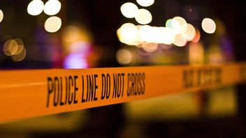 自然跑步者在马拉松比赛中被卡车撞死