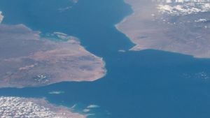 Kapal Pengangkut Barang Curah Ditembaki Perompak di Selat Bab el-Mandeb 