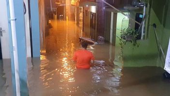 Jumat Pagi Kampung Melayu Tenggelam, Ketinggian 1 Meter dan Aktivitas Warga Lumpuh