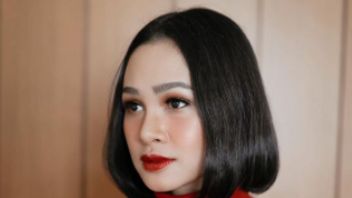 Inspirational! Take A Peek At Andien Aisyah's 5 Styles Wearing Outfits That Match Turtlenecks