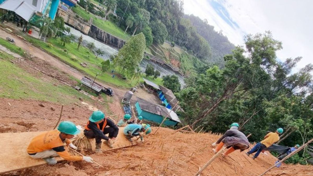 防止山体滑坡 PLTA PM 努尔南加里曼丹地区，PLN建造悬崖陷阱